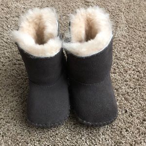 Walker ugg boots size us2/3